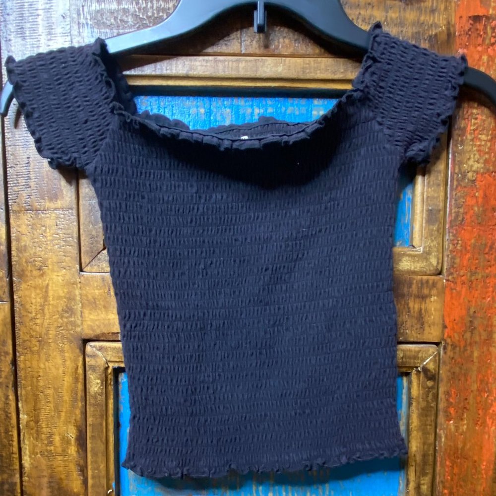 Black Hollister Woman's Crop Shirt - Black XS